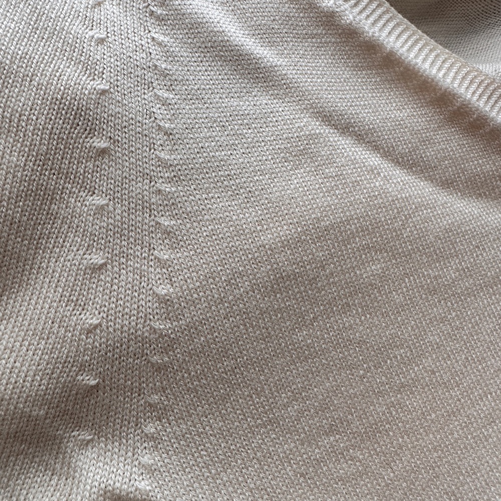 Banana Republic Soft Cream/Ivory V-Neck Merino Wool Sweater - XSmall - Picture 4 of 6
